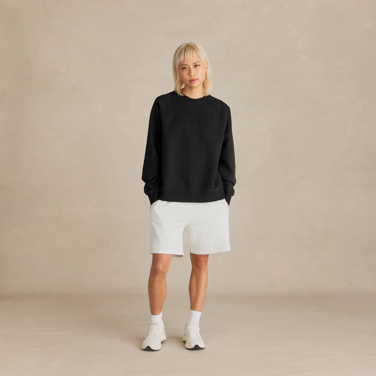 The Relaxed Crewneck black oversized crewneck side view
