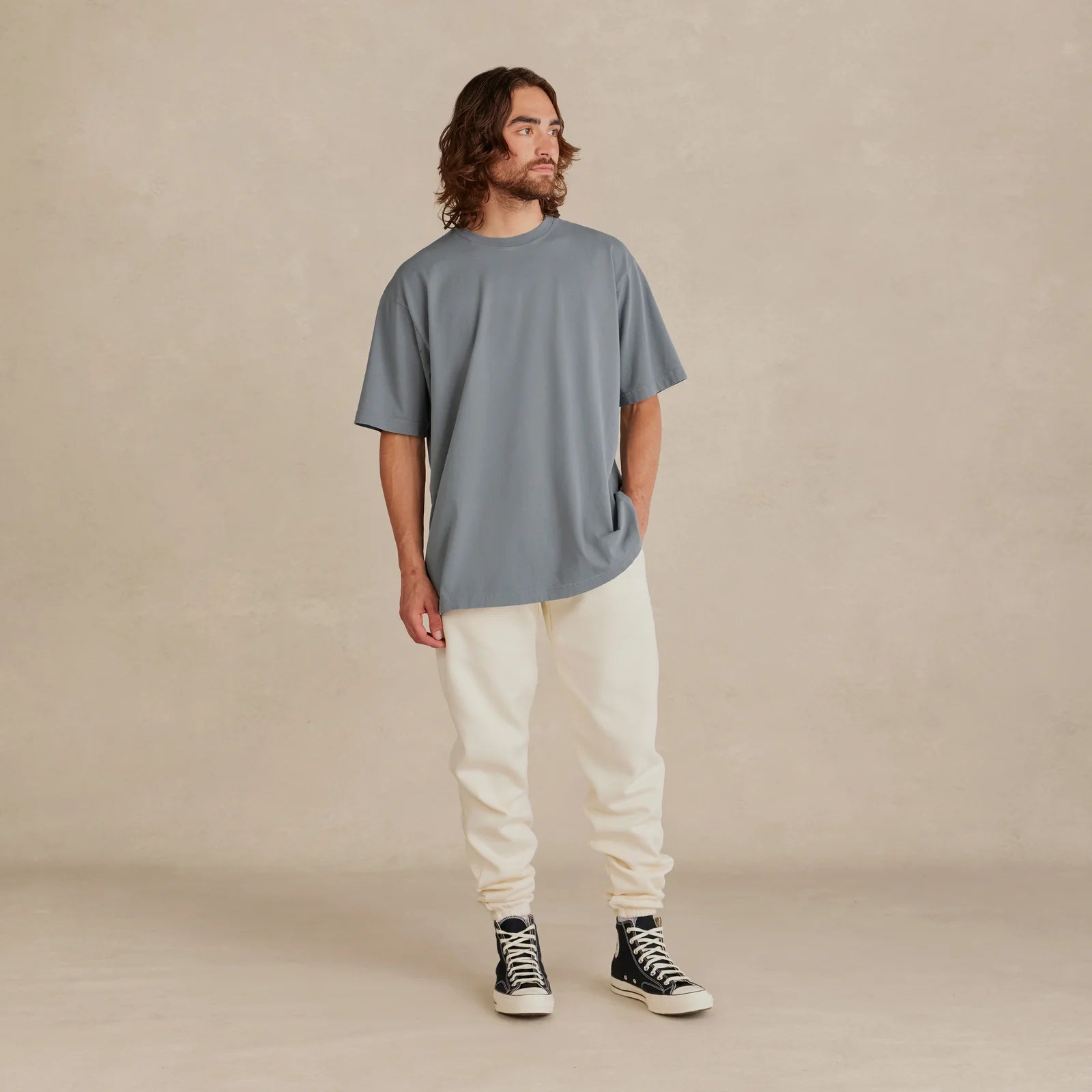 The Easy Fit Tee light grey t-shirt worn by  model 
