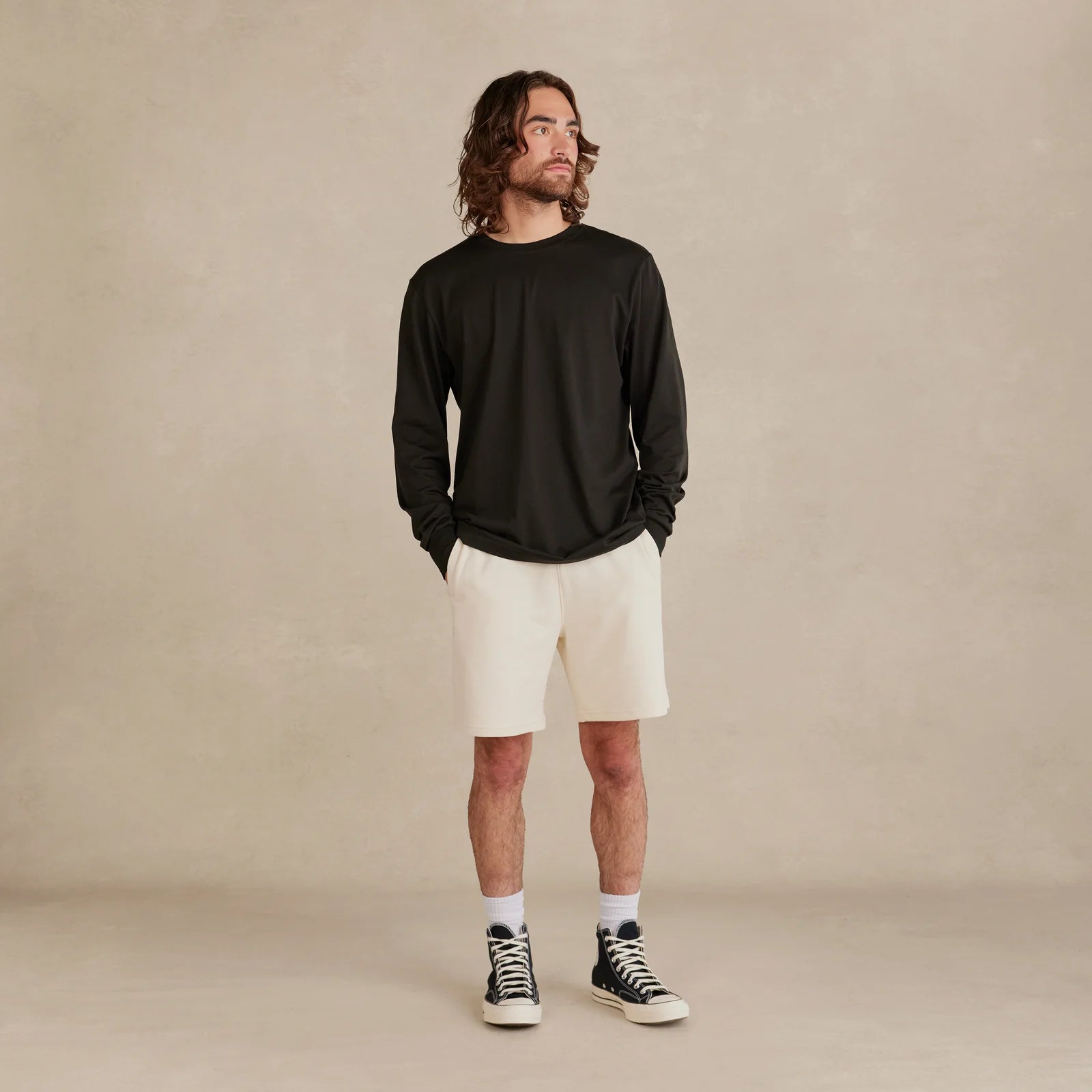 Man wearing black SoftLayer Longsleeve – relaxed fit, front view